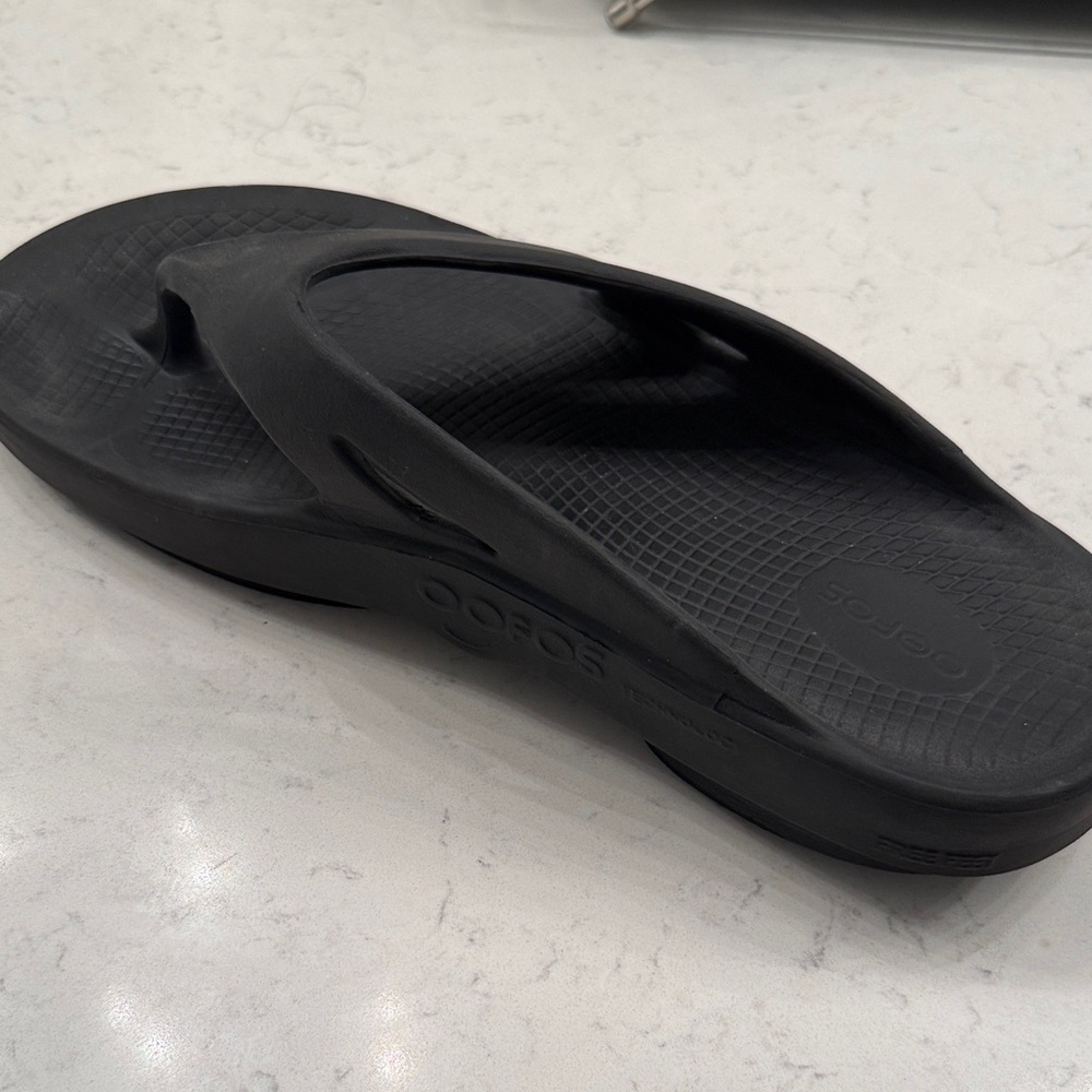 OOFOS Unisex Black Recovery Slide Men’s size 12 / Women’s size 14 - Picture 3 of 6